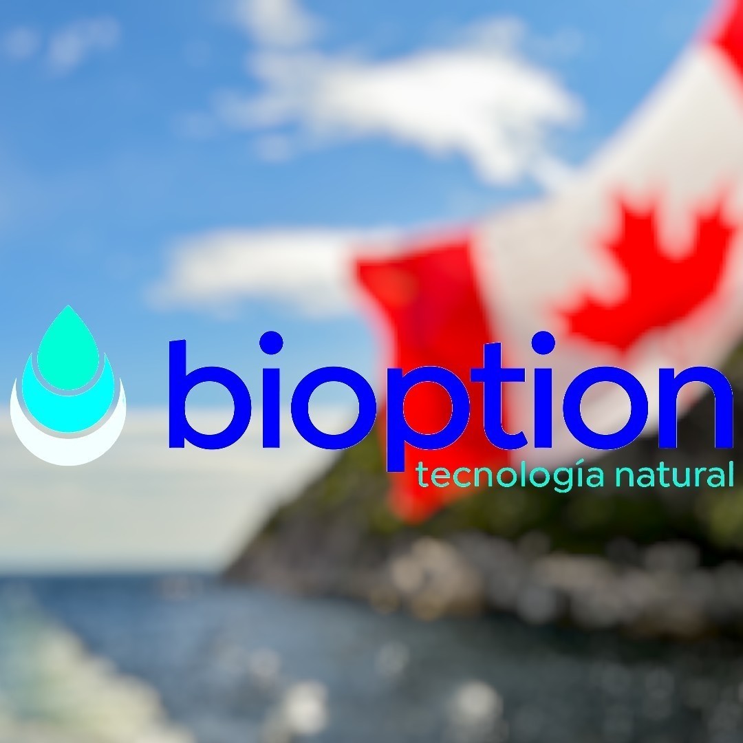 Logo de Bioption de Trini Vital Store con tecnología natural sobre un fondo desenfocado de una bandera canadiense