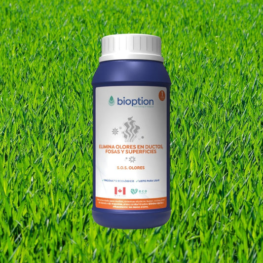 Botella de eliminador de olores biológico Trini Vital Store sobre fondo de pasto verde para superficies y ductos