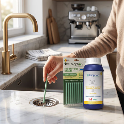 Trini Vital Store kit de limpieza ecológica con ecobastones y tratamiento líquido para desagües en cocina moderna.