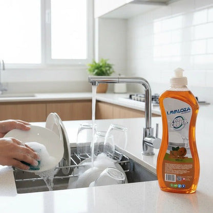 Lavaloza Eco Cooper Concentrado Naranja de Trini Vital Store en botella de 500cc junto a un fregadero de cocina