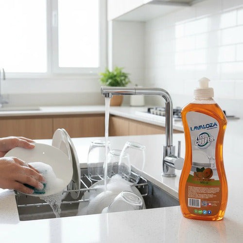 Lavaloza Eco Cooper Concentrado Naranja de Trini Vital Store en botella de 500cc junto a un fregadero de cocina